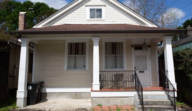 Historic Riverbend Cottage: Highly walkable neighborhood, 2 blocks to streetcar! in New Orleans