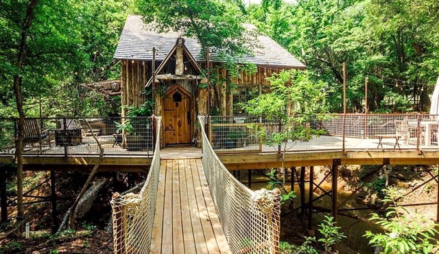 Hobbit Treehouse with Waterfall on the Brazos River for Glamping in Texas