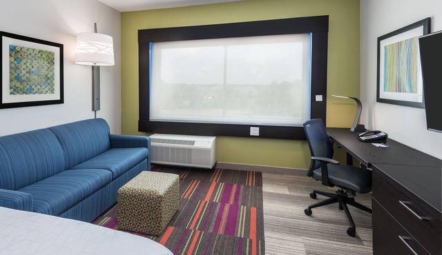 Holiday Inn Express & Suites Bryan - College Station by IHG
