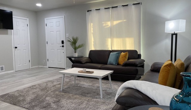 Holiday Ready Cozy Home 3BR/2BA near shopping hospitals and more