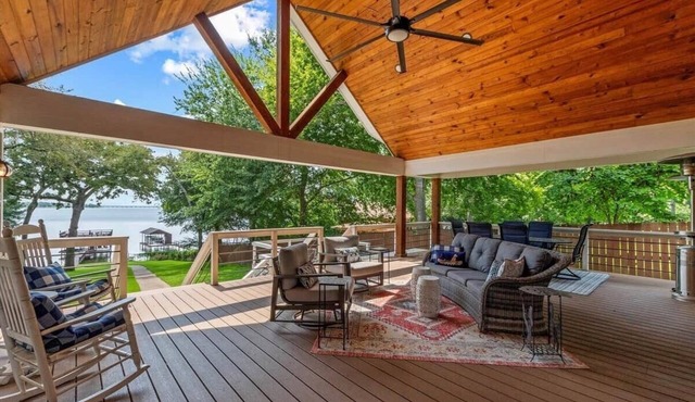 Holly Court Hideaway Lake House on a Spacious Private Wooded Lot