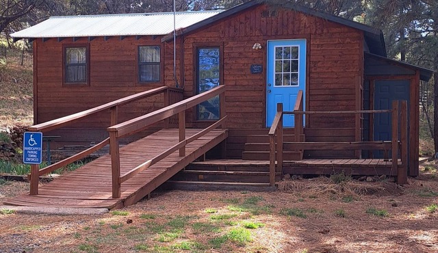 Holly's Hideaway, Cabin in the Woods