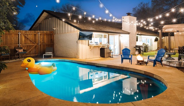 Holy Duck! FREE Heated Pool ~Outdoor TV's~ Firepit