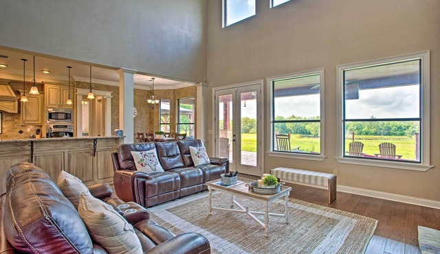 Home w/Game Room & Fireplace: 14 Mi to McKinney!