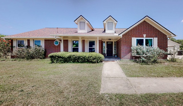 Honey Homestead | House in Rosenberg