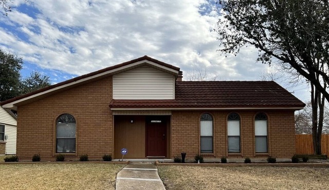 Hot Tub Casita, Game Room, Pool Table and Private yard