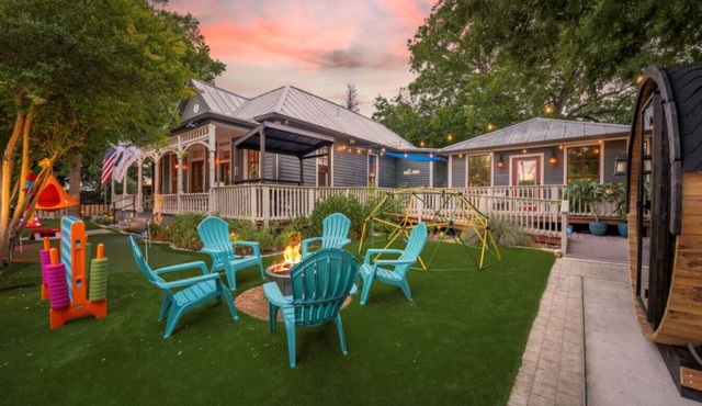 Hot Tub~Sauna~Fire Pit~Putting green~Downtown