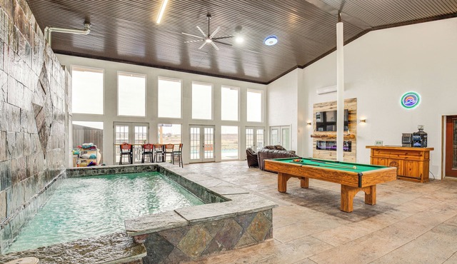 Hot Tub & Sauna: Lakefront Wichita Falls Home!