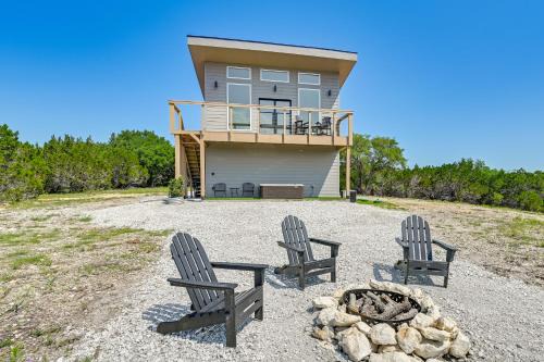 Hot Tub & Valley Views: Hidden Gem in Texas