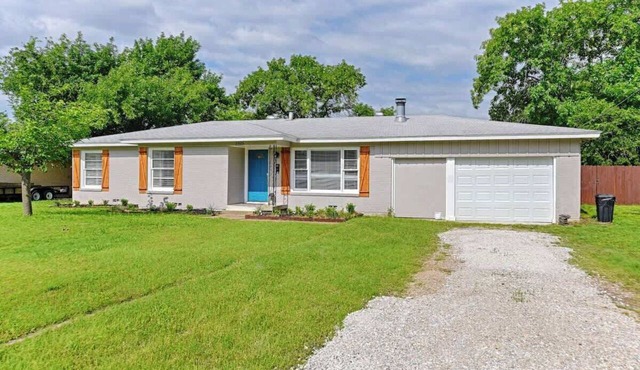 HotTub/Pool/Gameroom/7 Miles to Stockyards/Dickies