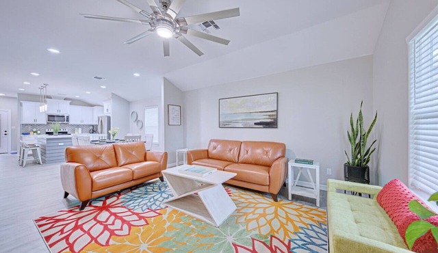 Howdy Holiday: Modern Family Getaway