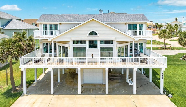 Huge Deck, 4th Row Gulf Views, Open Living Spaces - Great for Groups!