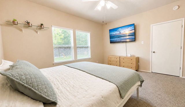 Humble 3BR Getaway Near IAH, Houston & More in Humble