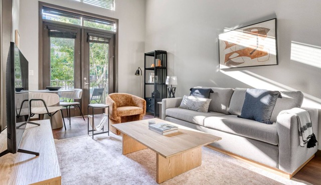 Ideal South Austin 1BR w/ Pool, W/D & Gym, nr restaurants, by Blueground
