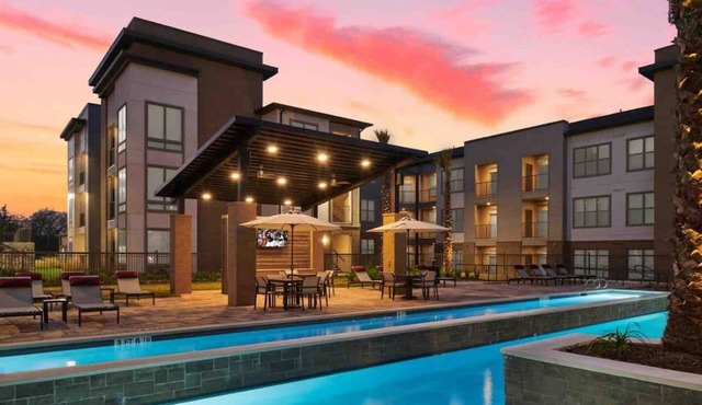 Immaculate Apartment w/King Bed &Resort Style Pool