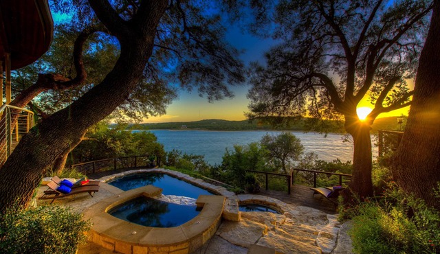 Indulge in Luxury★Sweeping Lake Travis Views★Saltwater Pool★Mesmerizing Sunsets!