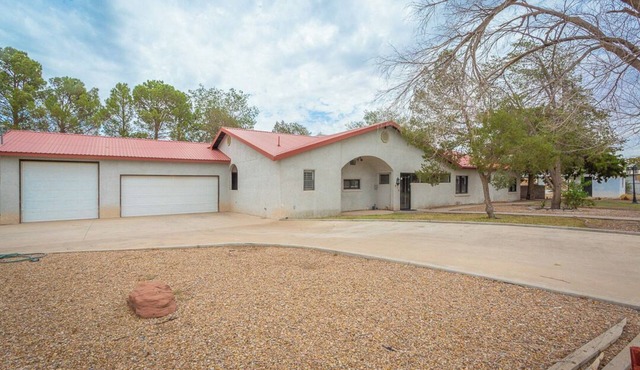 Jacuzzi Home - 5 min drive to FLETC!