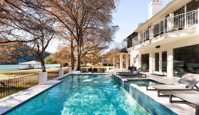 Just 30 Minutes from Austin: Luxury Group Retreat Close to Iconic Texas Events
