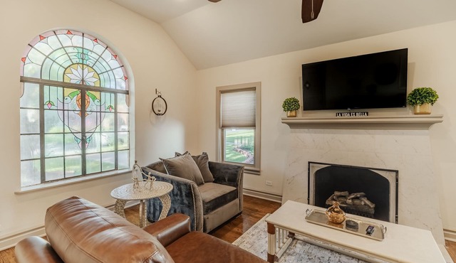 Kessler Park Retreat - Walking distance to Bishop Arts District