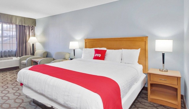 King Bed with Pull Out