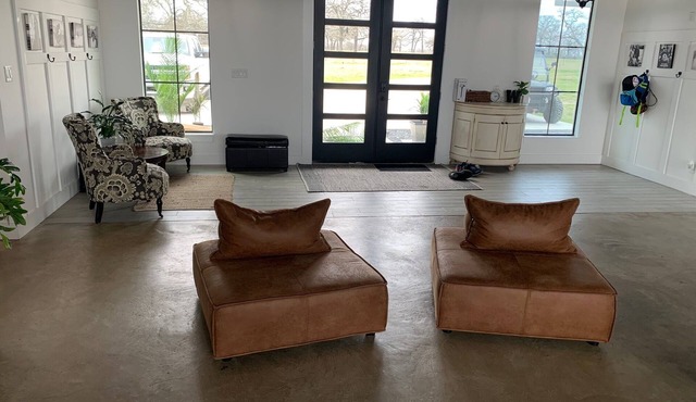 Kyle Field is easily accessible! Modern home with pool/hot tub & amazing views!
