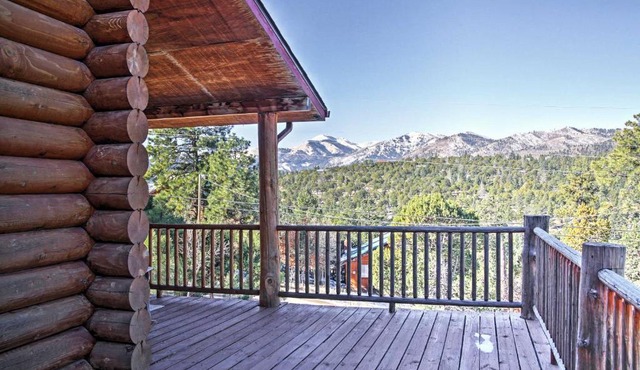 'Lacy's Log Cabin' Alto Home w/Mountain Views!