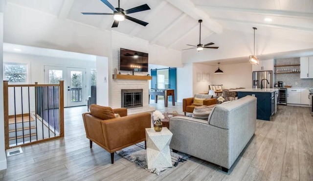 Lake Texoma 4BR Farmhouse Game Room + Free Tanglewood Resort Access Sleeps 14