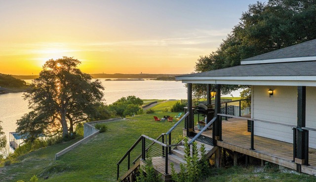 Lake Travis Lakefront with Hot Tub, Private Boat Dock & Lakeside Parks