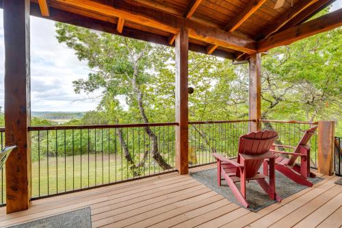 Lake Travis Views! Hollows Cabin, Pools, Sleeps 10
