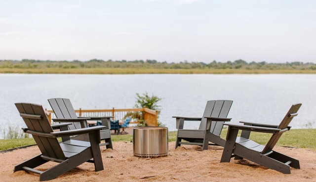 Lakefront, Kayaks, 2.5 acres, March Dates Open