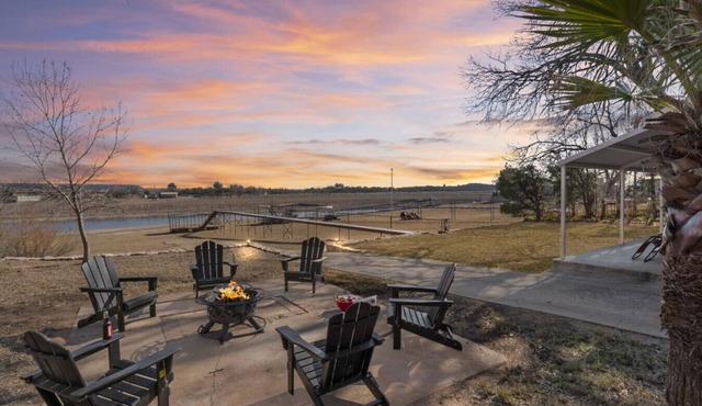 Lakefront Sweetwater Home w/Patio & Fire Pit