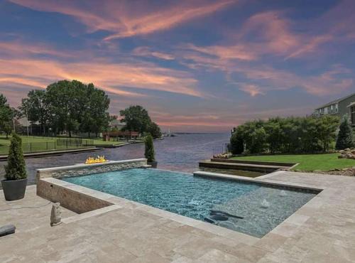 Lakefront Villa 5BR w Private Pool Boat Parking Golf and Tennis