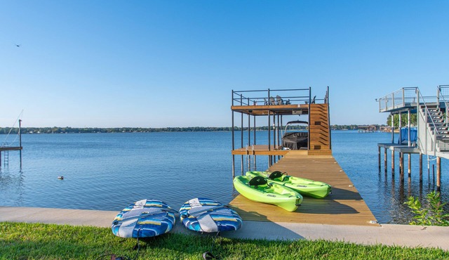 Lakehouse Getaway! Perfect For Boating Swimming Fishing Kayaking