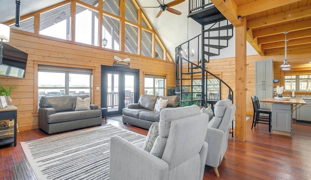 Lakeshore Lodge in peaceful Granbury