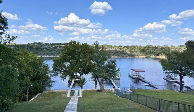 Lakeshore Splendor- Lakefront + Dock!