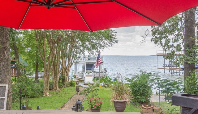 Lakeside Cabin Retreat – Stunning Sunsets, Hot Tub & Sauna 75 off before 2/1