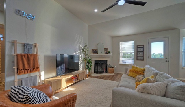 Lakeside heaven Hutto- Lake access 3bedroom near 130