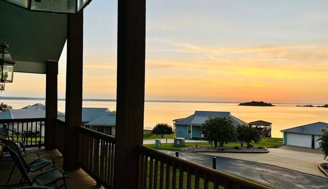 Lakeside Living Paradise