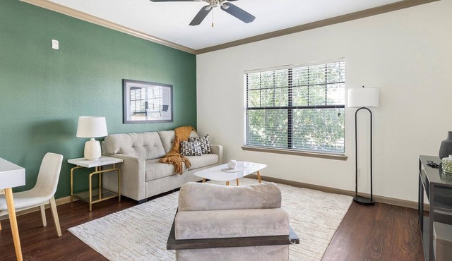 Landing | Beautiful 2BD, Gym