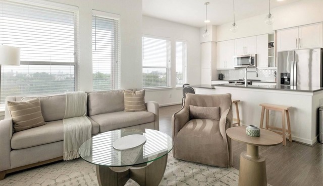 Landing | Chic 2BD, Game Room