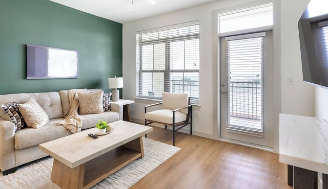 Landing | Modern 1BD, Courtyard, Gym
