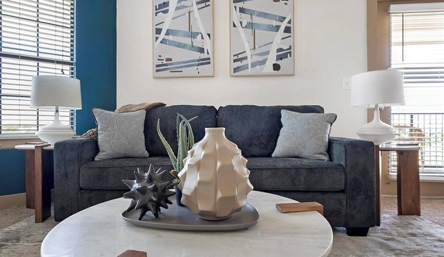 Landing | Stylish 1BD, Pool, Gym