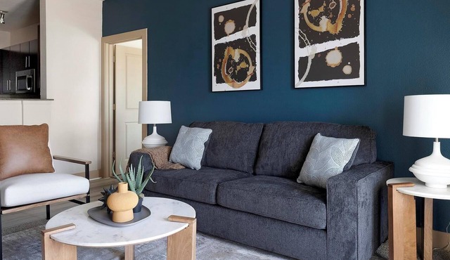 Landing | Stylish 2BD, Pool, Gym