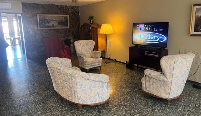 Large 2 floors at Beach in best location Carrasco 4-bedroom house with AC, WiFi in Montevideo