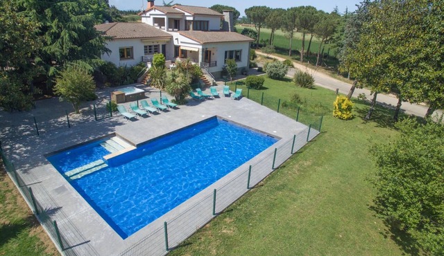 Large 7 Bedrms villa in Spain, near Barcelona &15min beaches Private pool in sils