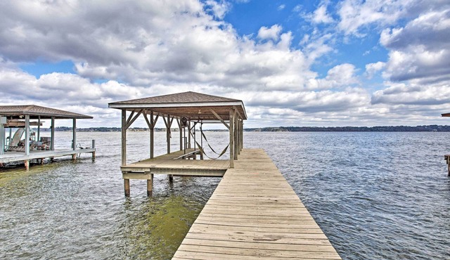 Large Waterfront Lake Palestine Home w/Deck, Dock