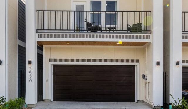 Lavish home close to downtown Houston with game rm