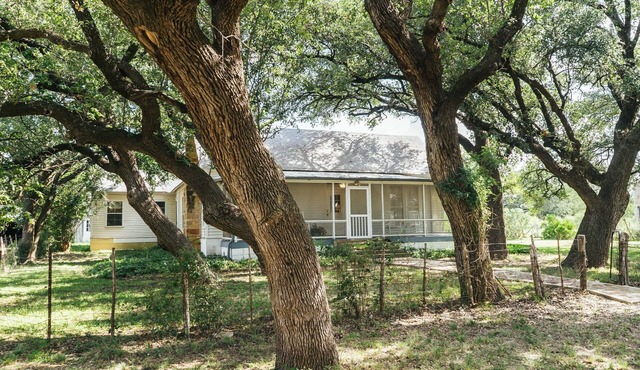 Leaning Oaks Ranch - A Perfect Texas Hill County Ranch Getaway!