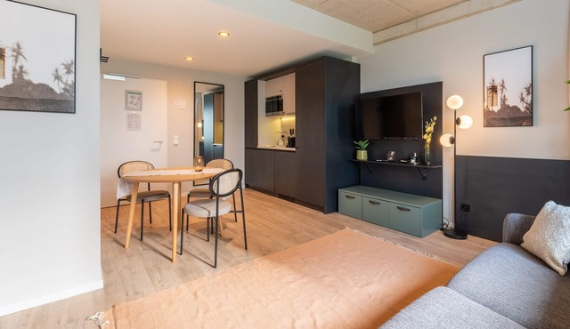 limehome Düsseldorf | Suite with Sofa Bed in Düsseldorf