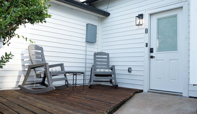 Located in the Historic District, you will enjoy the luxury of a fully renovated and relaxing suite. in TEMPLE
